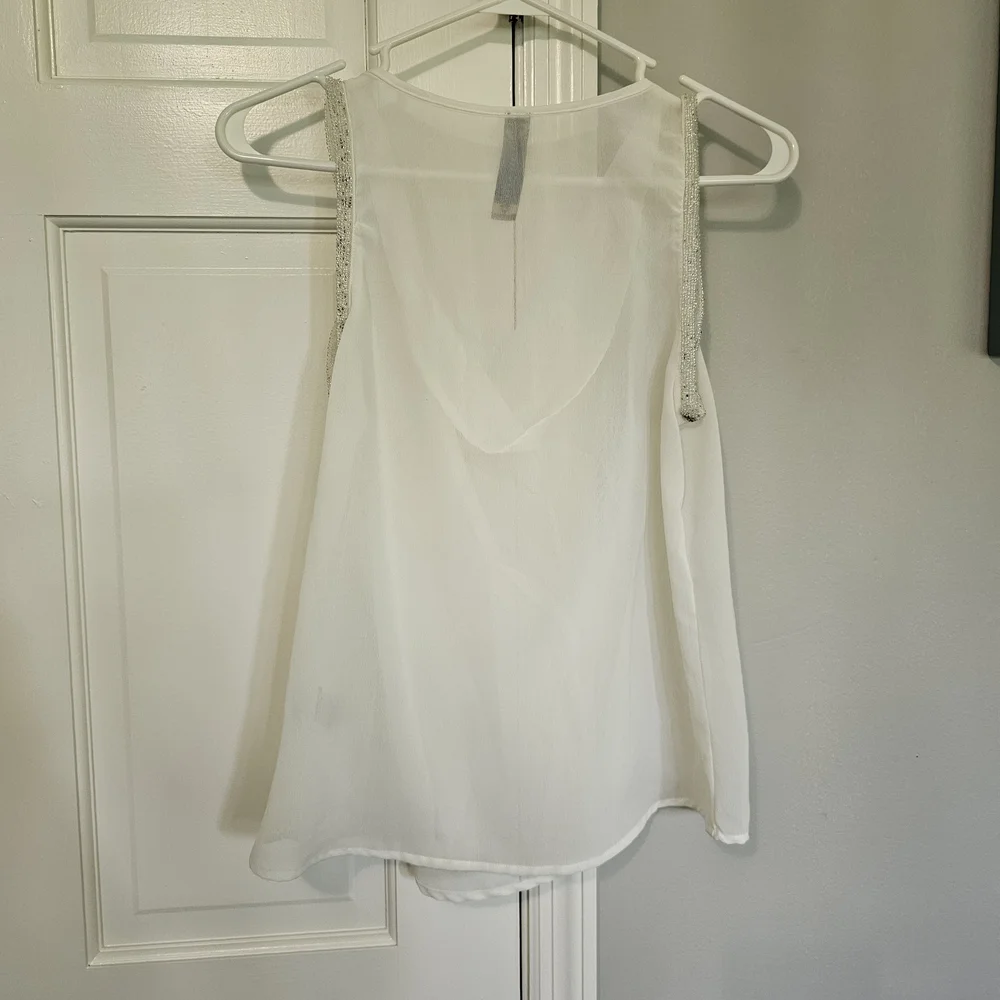 Elegant White Women's Top - Picture 3 of 4